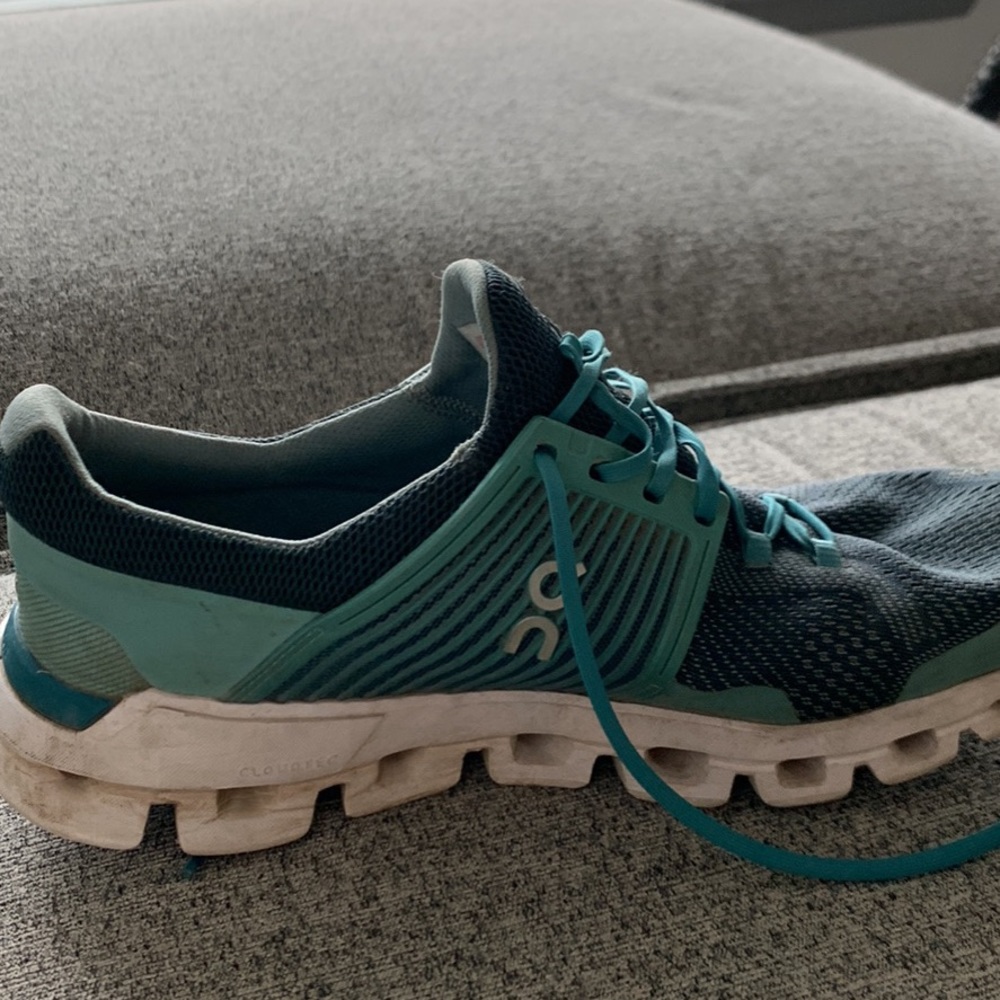 ON Cloud Cloudswift Sneakers - size 9.5